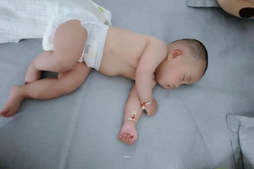 滨州宝宝先长上牙还是下牙